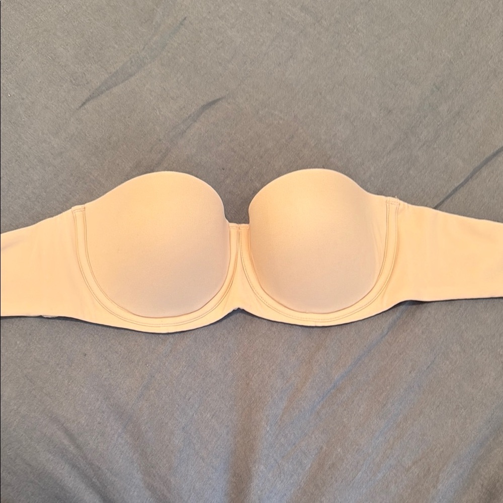 NWOT FITS EVERYBODY STRAPLESS BRA 32c SAND